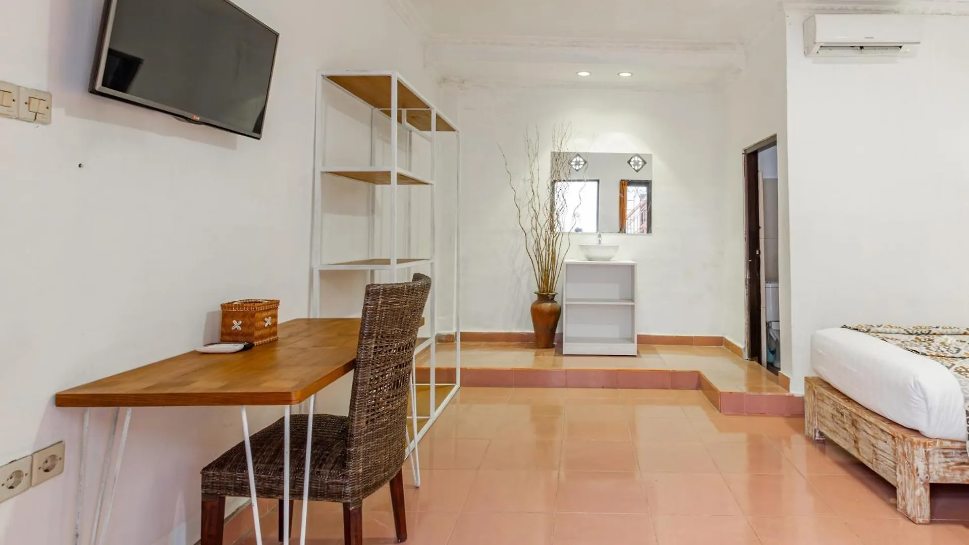 Capital O 93944 Geweka Homestay Jimbaran Indonesia
