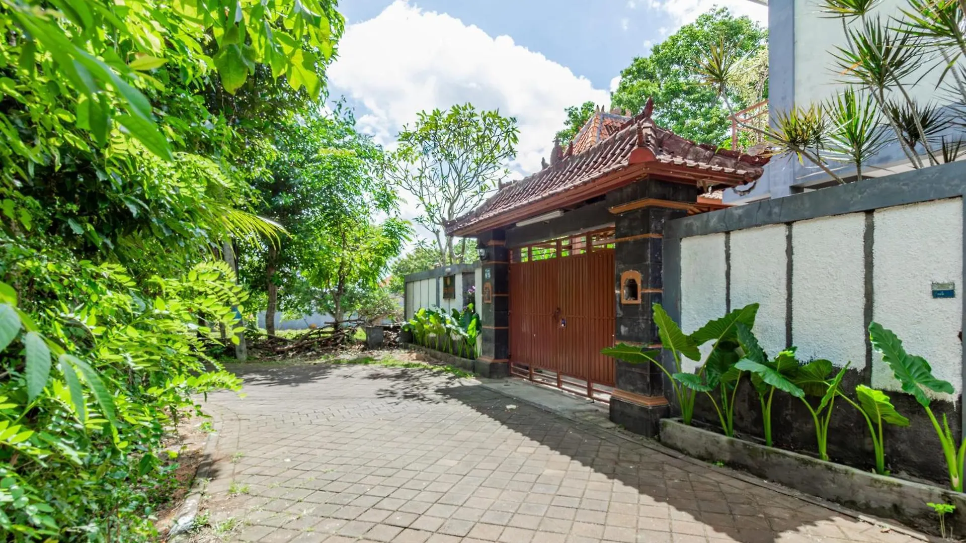 Capital O 93944 Geweka Homestay Jimbaran Indonesia